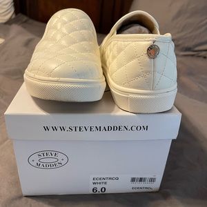 Steve Madden Ecentrcq Sneakers. Like new. White. Worn handful times Size 6 White